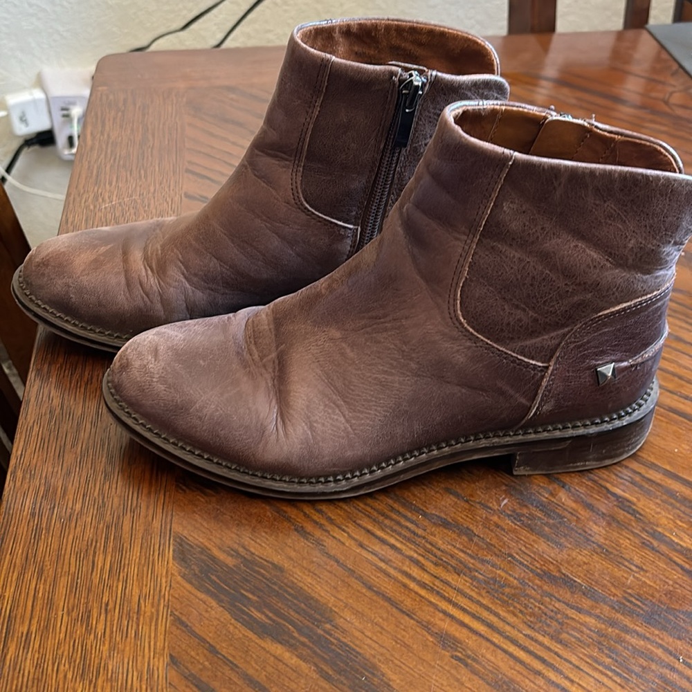 Franco Sarto Distressed Leather Zipper Booties (brown, 6.5)